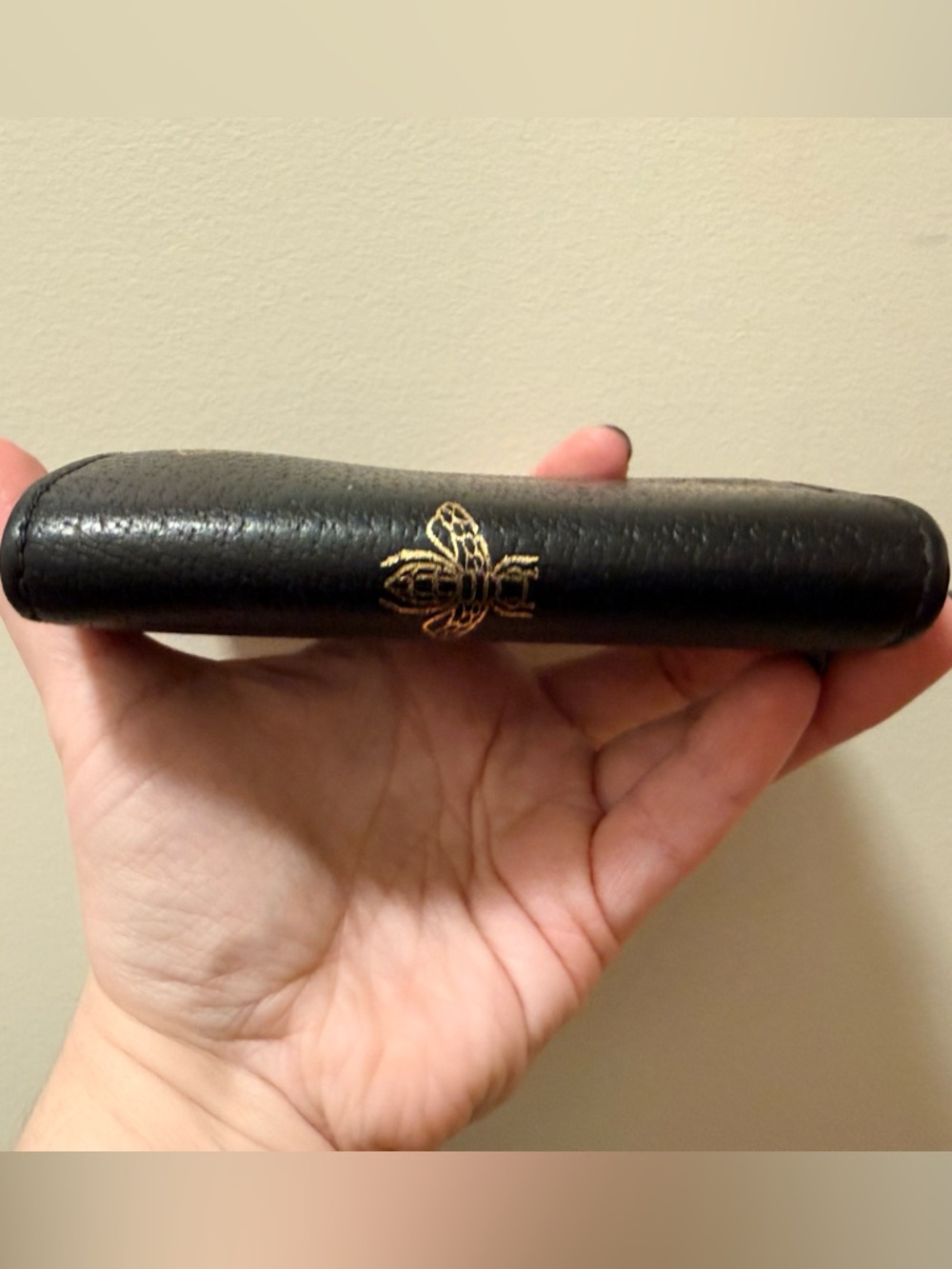 *Rare* Authentic Gucci Bee - Leather 6- Ring Key Holder - Picture 4 of 14